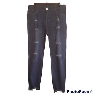 Women's Distressed Straight Leg Jean's Medium Wash‎